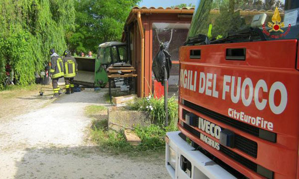 Scoppia bombola gas e distrugge lido nel cosentino