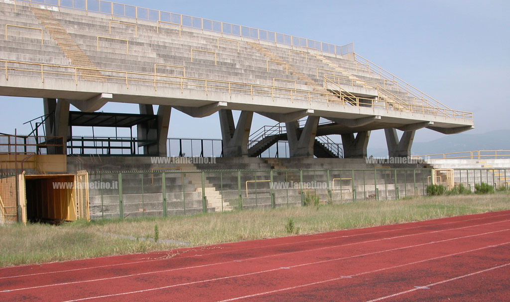 Lamezia, degrado stadio Carlei: riunione in Provincia per renderlo fruibile