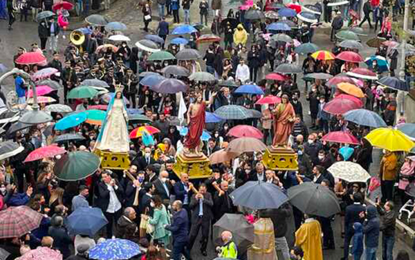 Senza mascherina durante processione, sanzionato sindaco nel Vibonese