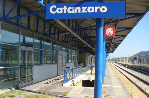 Calabria: ruba gasolio in deposito locomotive Ferrovie Stato, denunciato 