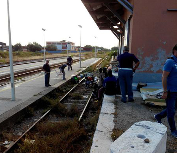 Calabria: Immigrati accampati in stazione Rossano, sgomberati in 10