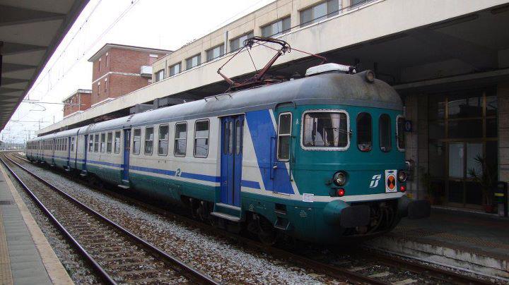 Coronavirus, caso sospetto su treno diretto a Paola: passeggero isolato