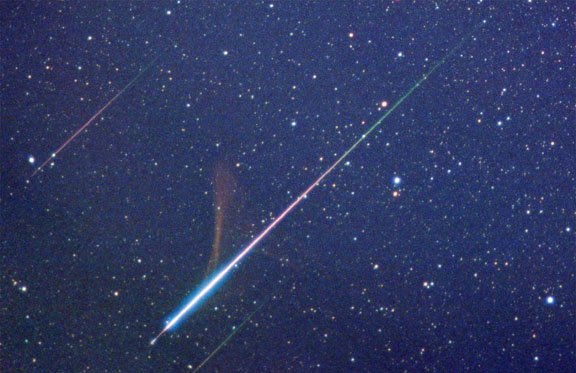 Notte di Santa Lucia illuminata dalle stelle cadenti d'inverno 