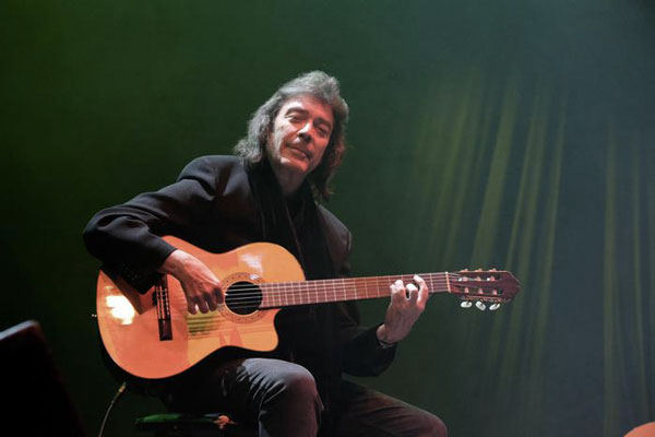 Steve Hackett a Catanzaro ha inaugurato al Politeama il "Festival d'Autunno" 