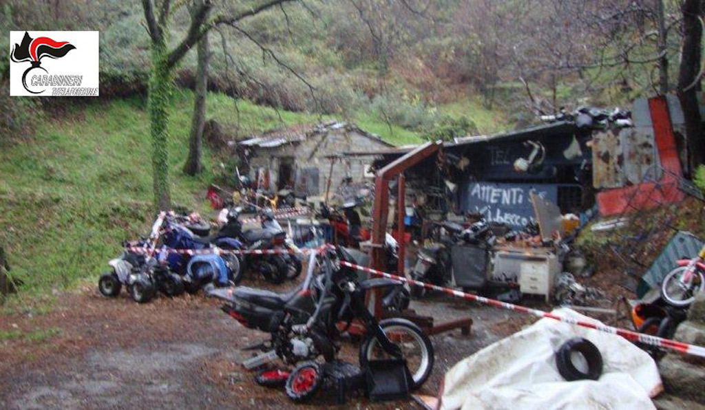 Scoperta discarica di rifiuti speciali a Taverna, sequestrata area e denunciate 4 persone