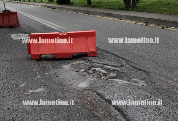 strada-accesso-pronto-soccorso--lamezia-buche-2.jpg