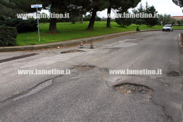 Lamezia: Buche su via d'accesso al pronto soccorso, Comune interviene