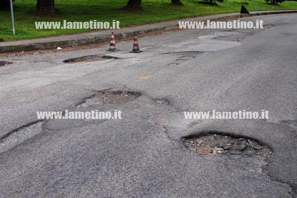 strada-accesso-pronto-soccorso--lamezia-buche-4.jpg