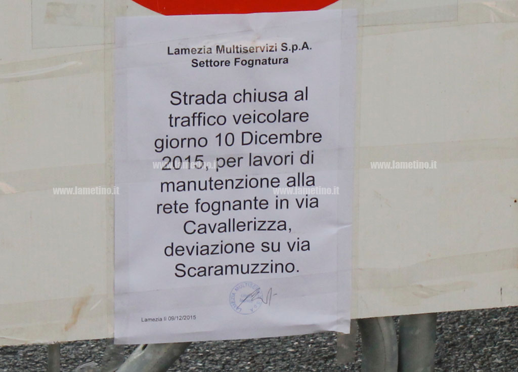 strada-chiusa-al-traffico-via-cavalerizza-3.jpg