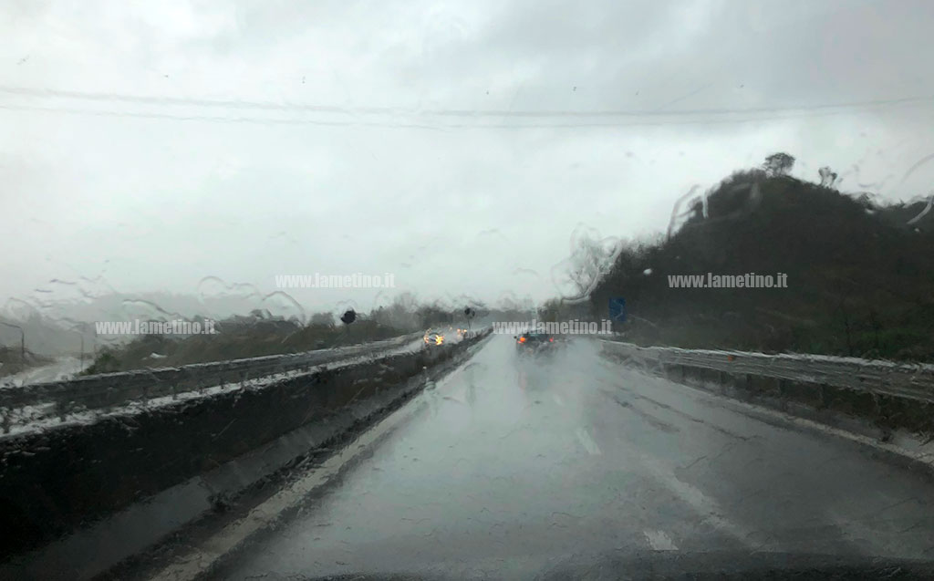 Maltempo: allerta meteo sale a rossa su Calabria ionica, chiuse alcune scuole