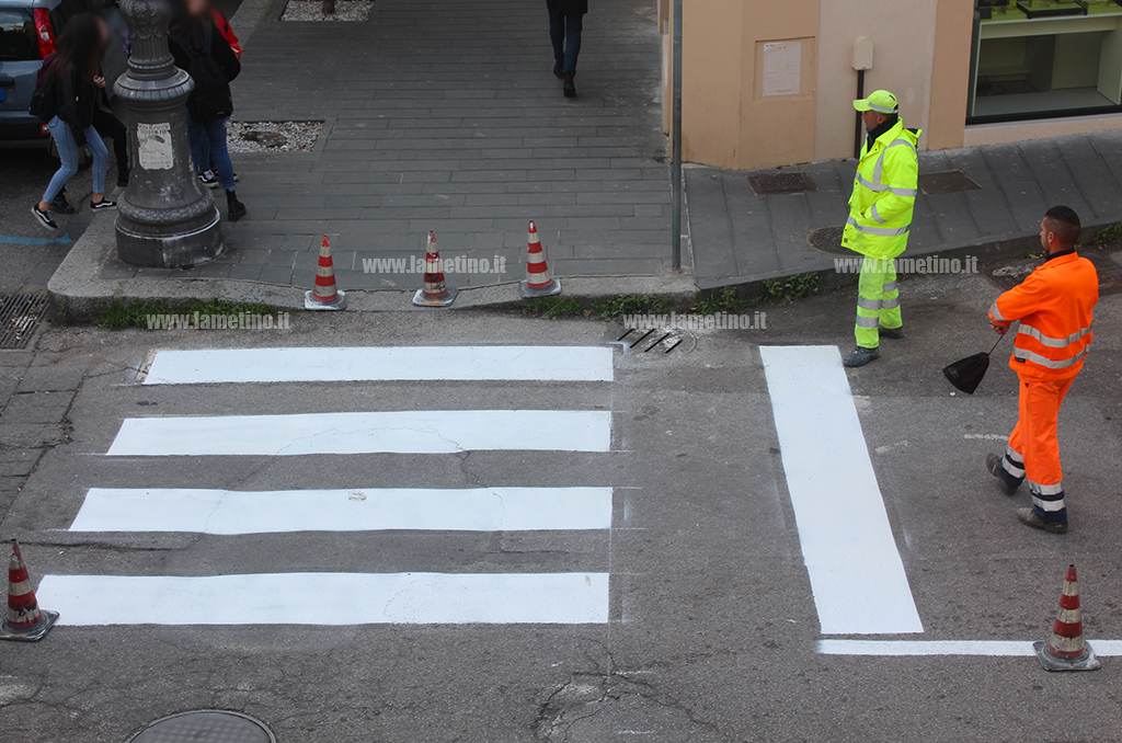 Lamezia, proseguono lavori rifacimento segnaletica orizzontale in città 