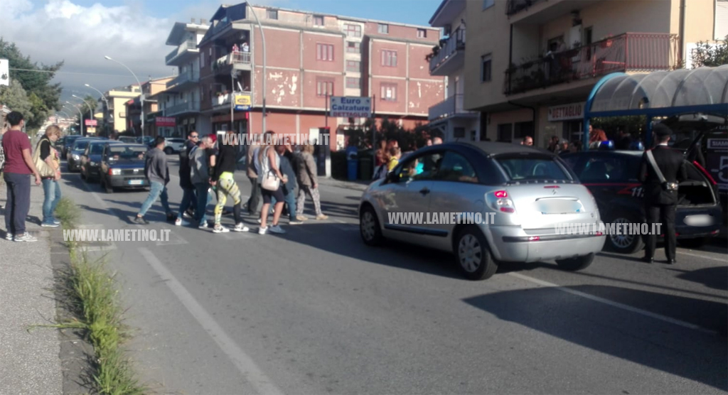 strisce-sit-in-sport-lamezia-261018.jpg
