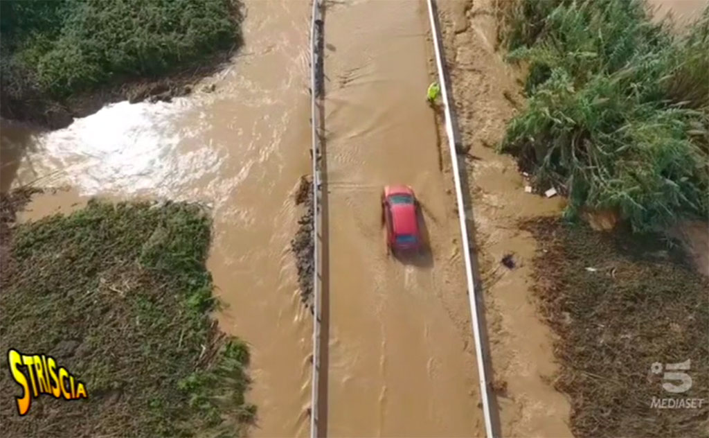 Lamezia, i danni del maltempo documentati da Striscia la Notizia: “Imprenditori agricoli in ginocchio”