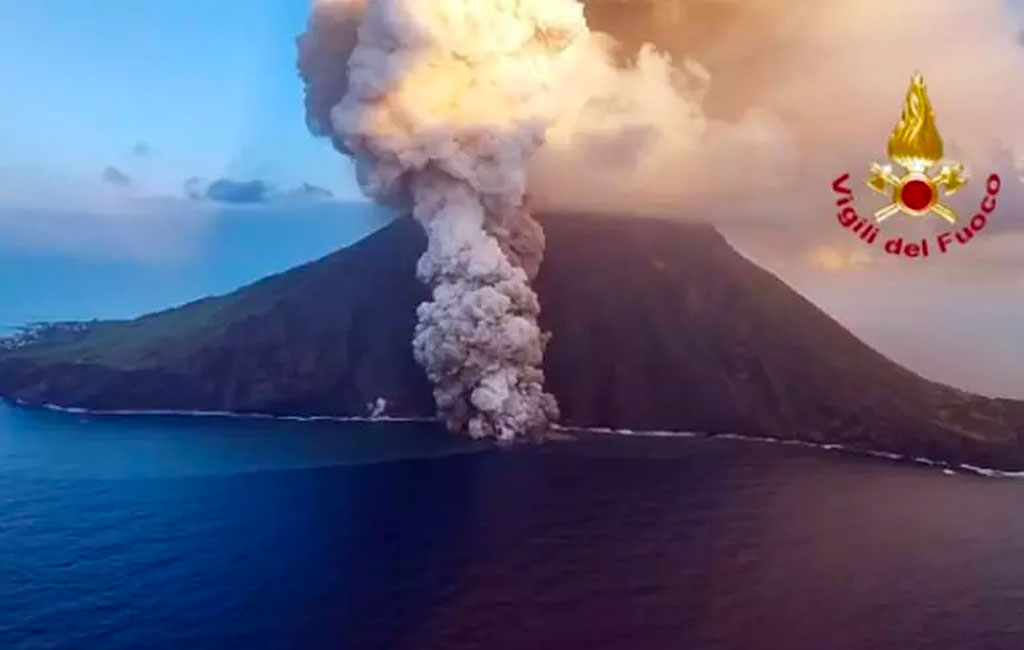 stromboli-eruzione_b0123.jpg