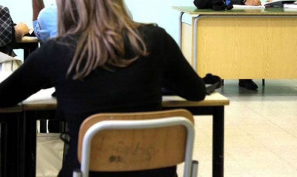 Presunte molestie a due studentesse a Catanzaro, docente ai domiciliari