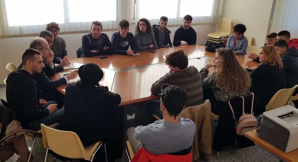Lamezia, studenti e partigiani della scuola pubblica incontrano sindaco Mascaro 