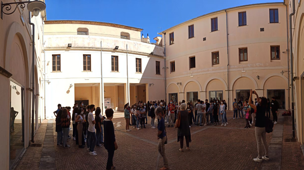 Prima settimana di scuola tra sostenibilità e rispetto dell'ambiente per ragazzi liceo Classico-Artistico "F. Fiorentino"
