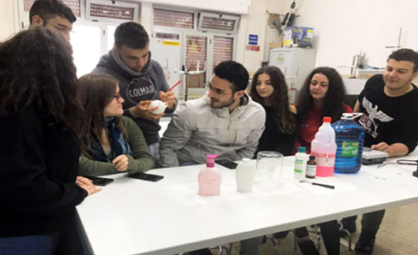 Lamezia, disinfettante mani per studenti della scuola prodotto all'istituto Professionale per l'Agricoltura