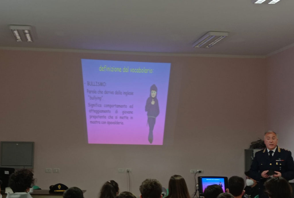 studenti-incontro-polizia4d3e1e2f59_28a9e.jpg