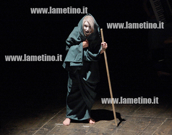 studenti-liceo-classico-spettacolo-la-maledizione-6.jpg