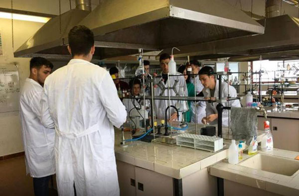 studenti-vv-disinfettante.jpg