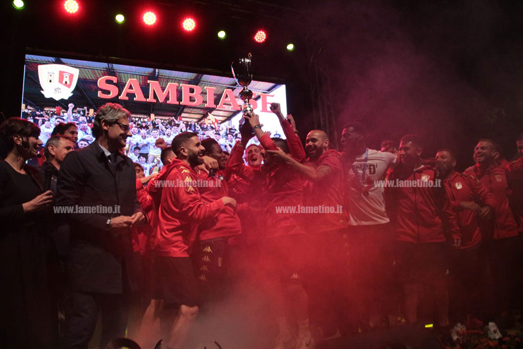 Festa in piazza 5 Dicembre per celebrare la promozione in D del Sambiase