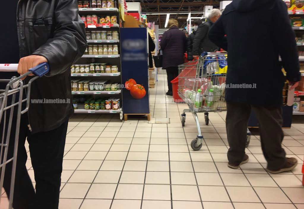 Lamezia, preoccupa aumento prezzi di cibo e benzina: distributori chiusi in alcune zone dell'hinterland