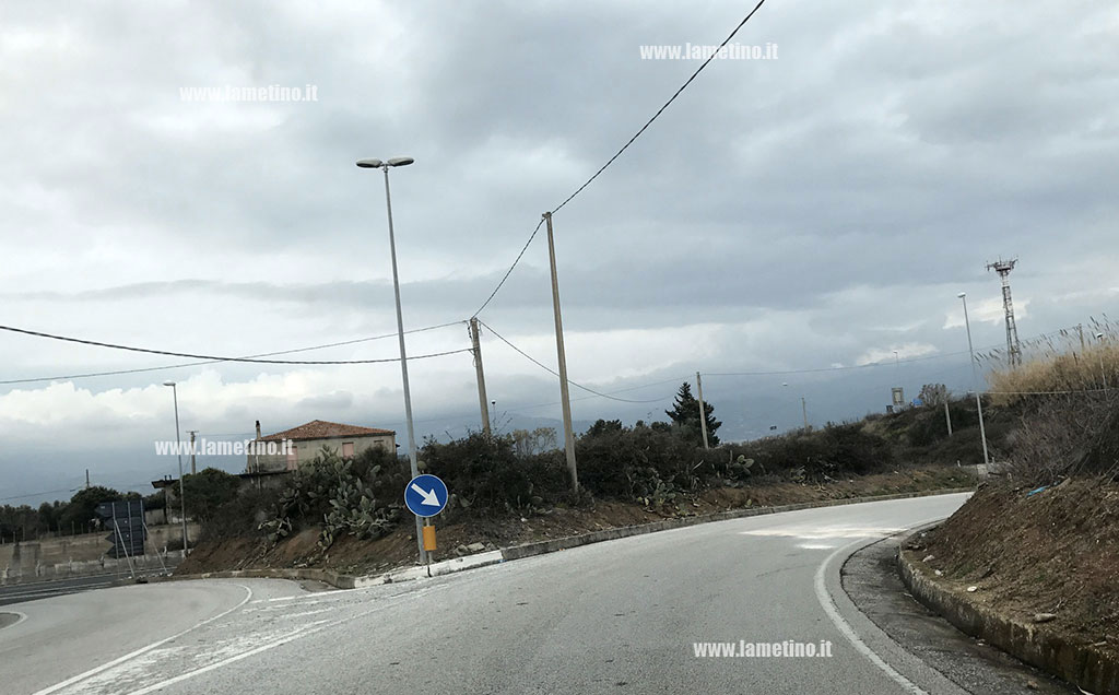 Lamezia: auto si ribalta su rampa SS 280, ferito il conducente