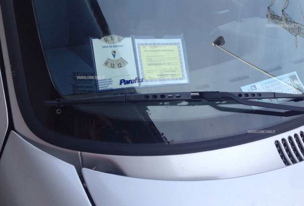 Assicurazione auto, da oggi niente più tagliando sul parabrezza