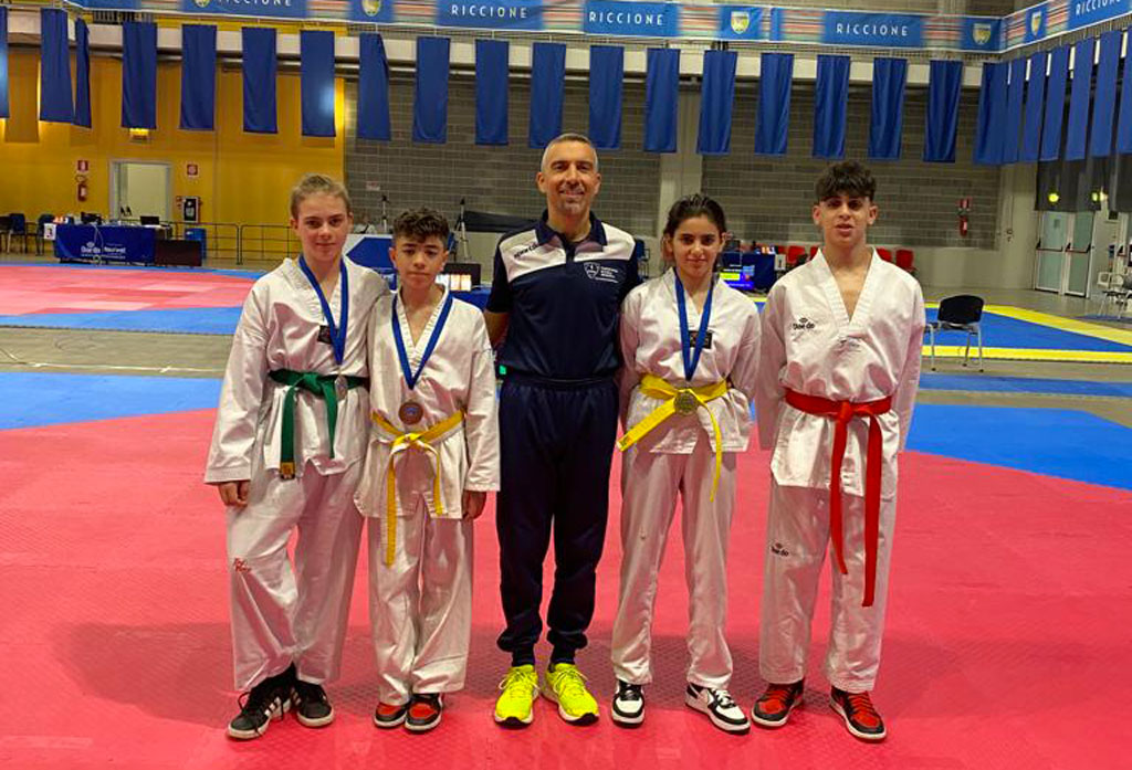 Medaglie di oro, argento e bronzo al Campionato Interregionale di combattimento a Riccione per atleti Asd Taekwondo Lamezia