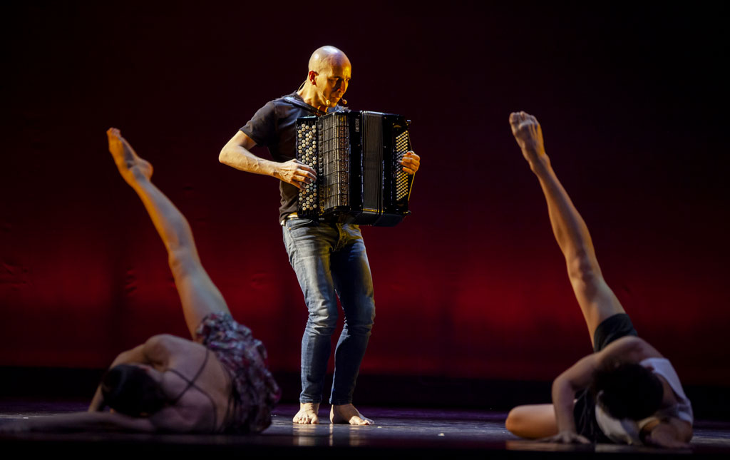 tango48_94a3b.jpg