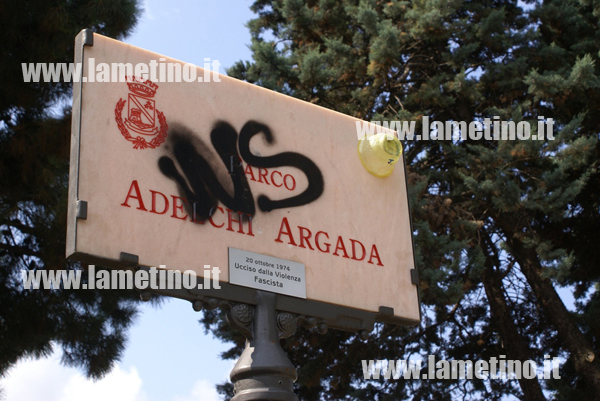 Lamezia: Nuovamente imbrattata targa in memoria di Adelchi Argada