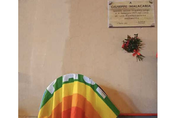 Ricollocata targa provvisoria in ricordo di Giuseppe Malacaria a Catanzaro