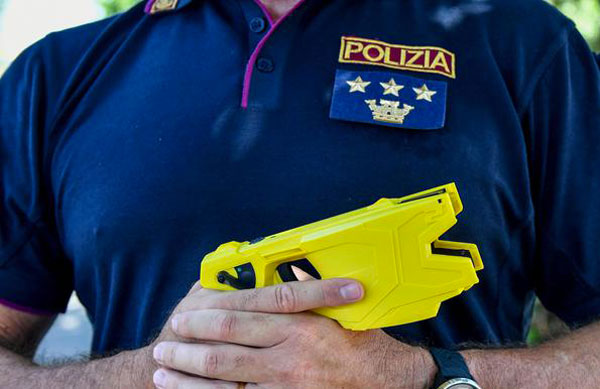 taser-poliziad5adfdf1b2a_ba15e.jpg
