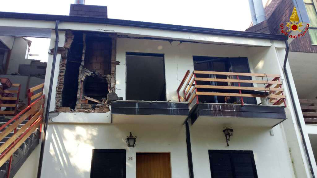 Fuga di gas in appartamento provoca esplosione, due feriti nel catanzarese
