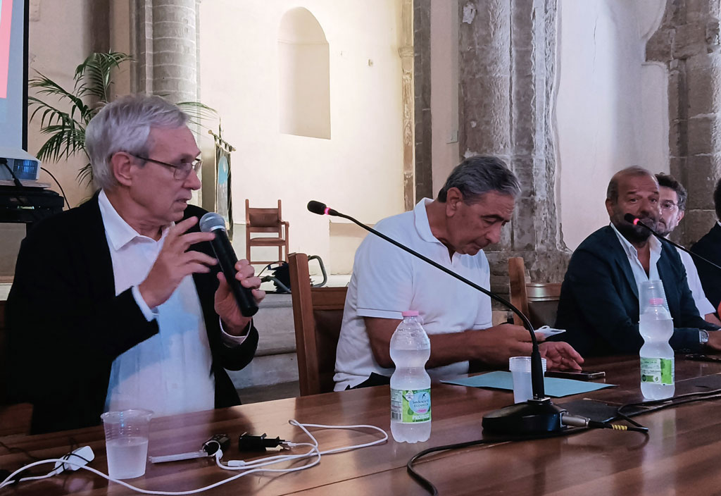 tavolo-Dibattito-Pubblico-3-agosto_PaolaCS_8f7e1.jpg