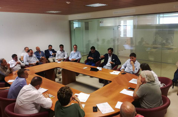 Inquinamento marino, tavolo di confronto del Comitato “Mare pulito” con Arturo Bova e Sindaci del comprensorio alla Cittadella
