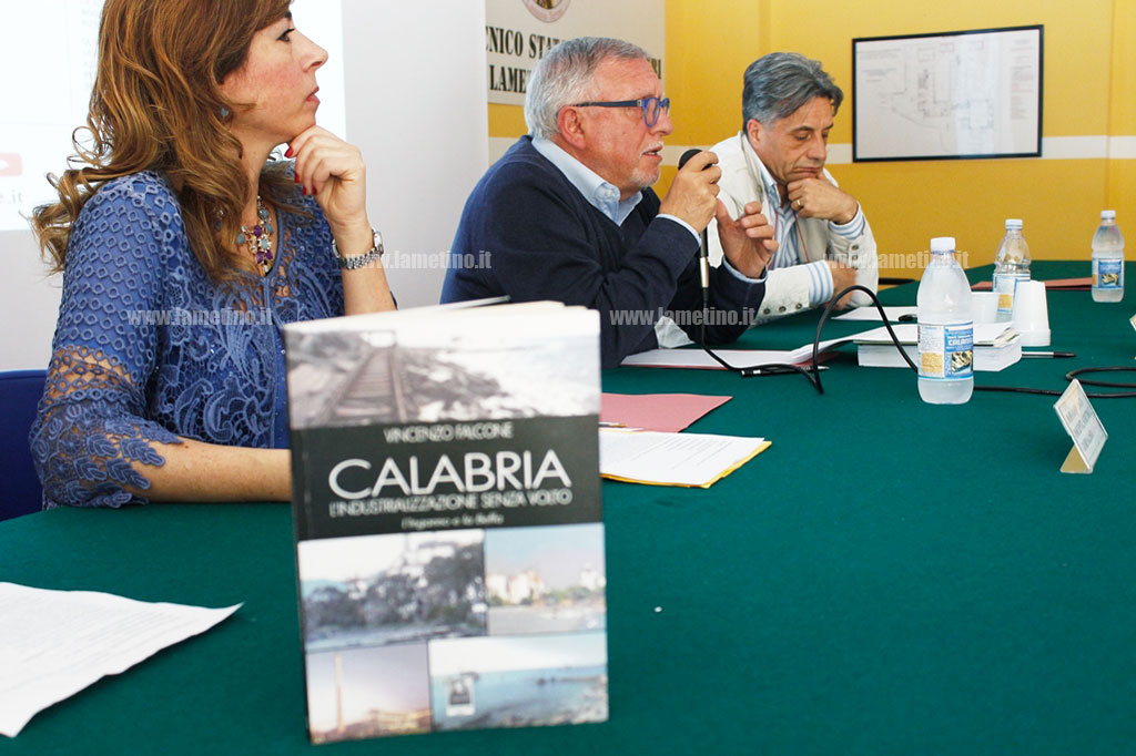Lamezia, presentato la “Calabria l’industrializzazione senza volto. L’inganno e la beffa” di Vincenzo Falcone