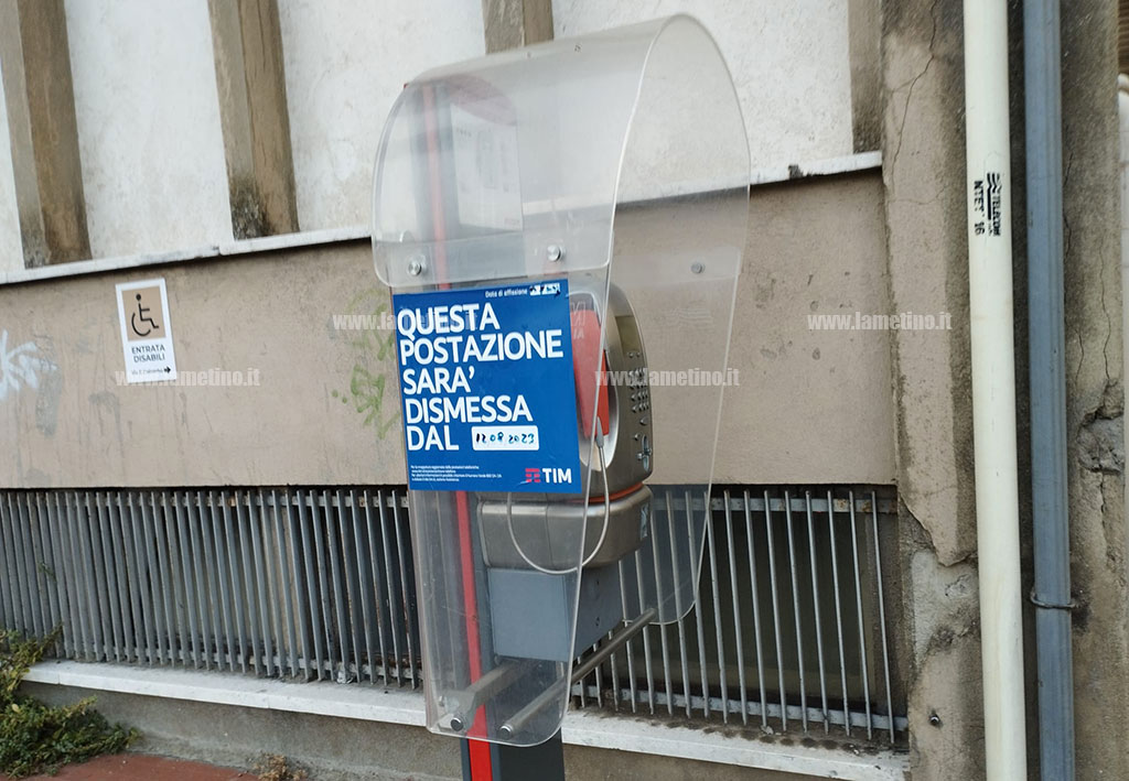 telefoni-pubblici-dismessi-lamezia_1c44b.jpg