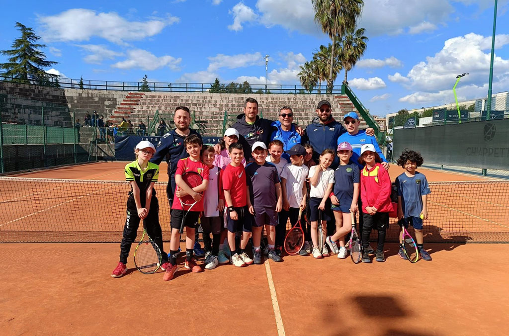 Piccoli tennisti alla Coppa delle Province 2025 guidati dal maestro lametino La Scala