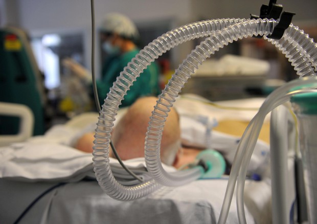 Covid, Agenas: in Calabria parametri oltre soglia in intensiva e area medica