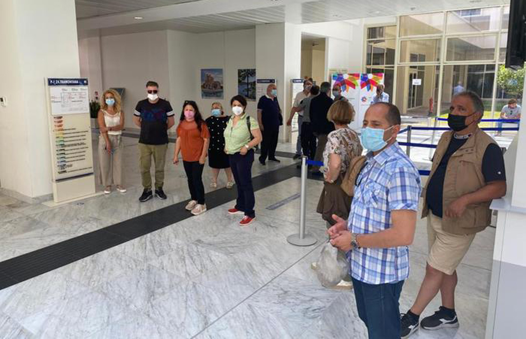 Lavoratori Terme Luigiane occupano ingresso Cittadella regionale