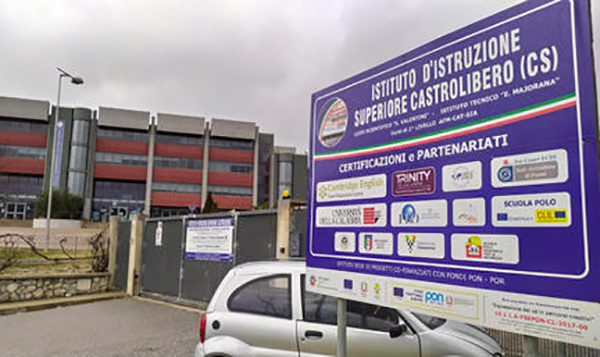 Presunte molestie in liceo a Castrolibero, insediata la dirigente reggente