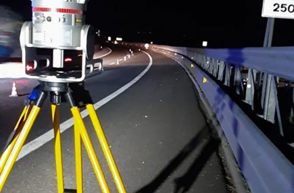thumbnail_Rilievi-con-Laser-scanner-in-orario-notturno_9fda1.jpg