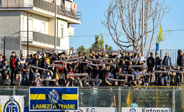 Tifoseria FC Lamezia Terme: "Il nostro Ds Antonio Mazzei non si tocca"