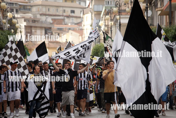 tifosi-juventini-sfilata-2013.jpg
