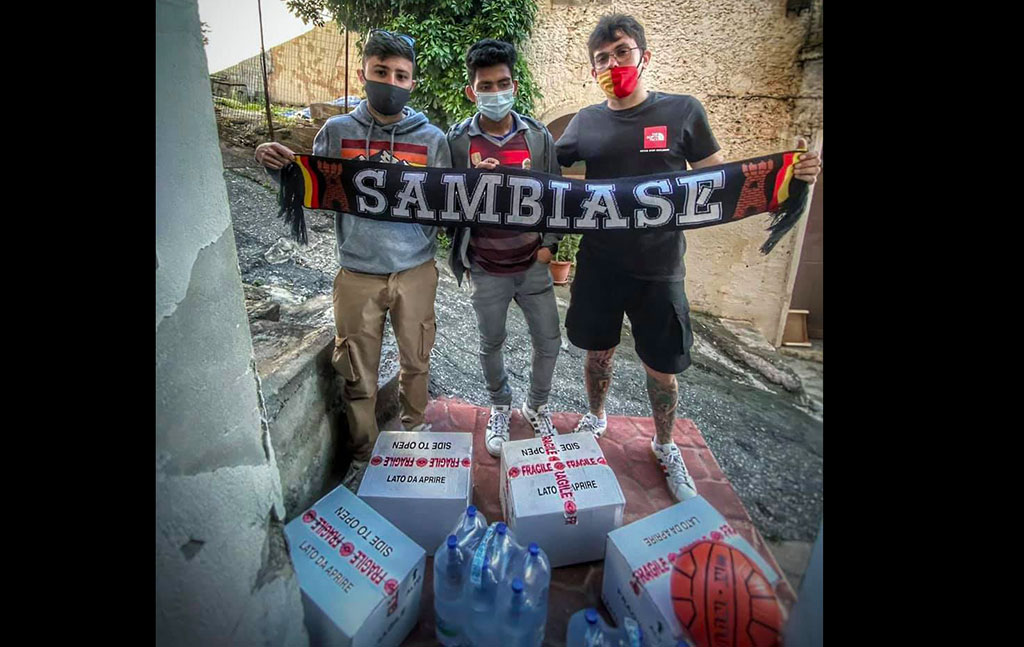Lamezia, tifosi Sambiase donano beni di prima necessità a famiglia dell’uomo aggredito in piazza 5 Dicembre