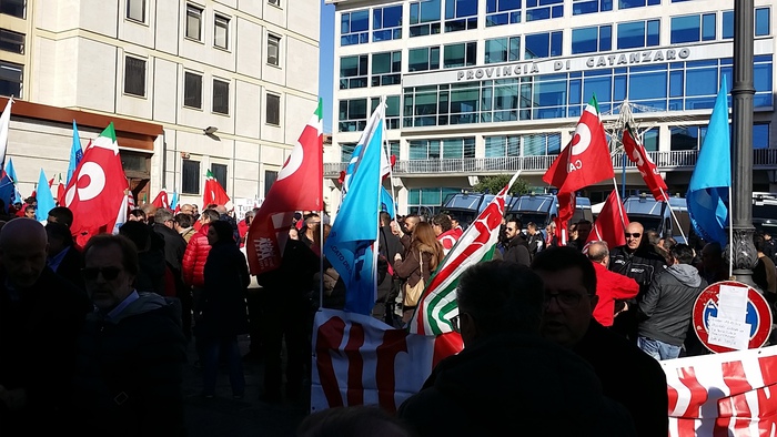 Protesta dipendenti Telecom a Catanzaro, azienda: "Smentiamo esuberi"
