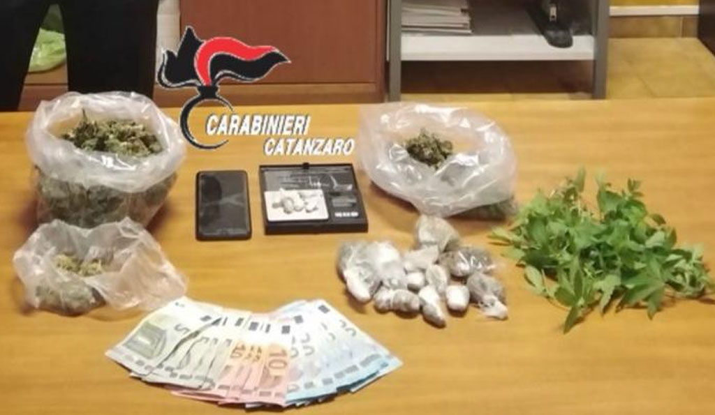 Spacciano da un'abitazione del centro, un arresto e 3 denunce a Catanzaro