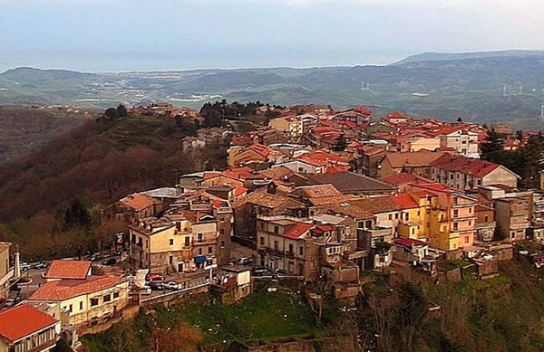 A Tiriolo la giunta comunale attiva percorso per installare telecamere nelle scuole